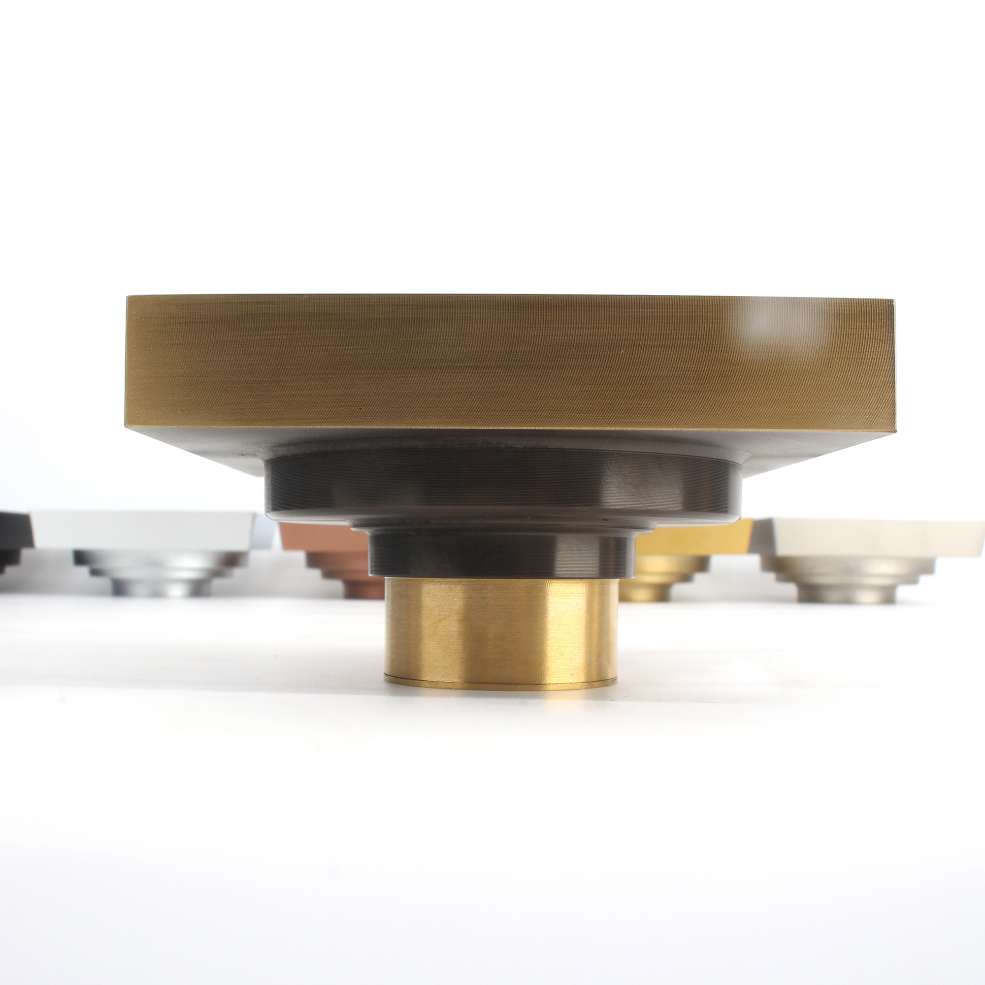 Kasus perusahaan terbaru tentang Ketika Kuningan Bertemu Minimalisme Putih Bersih — Trik Emas dan Putih Abadi